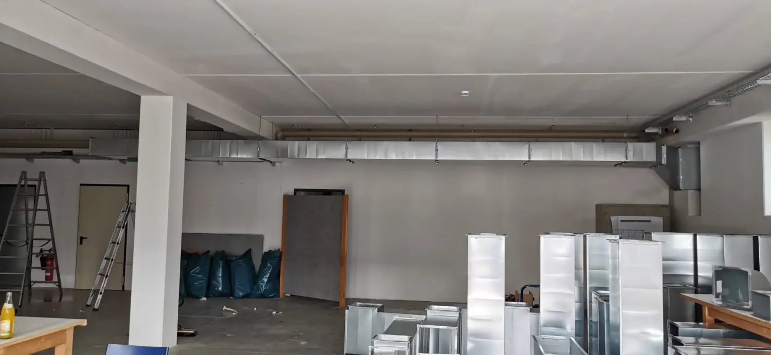 Gepäck im Zimmer von Emin Abi Transporte
