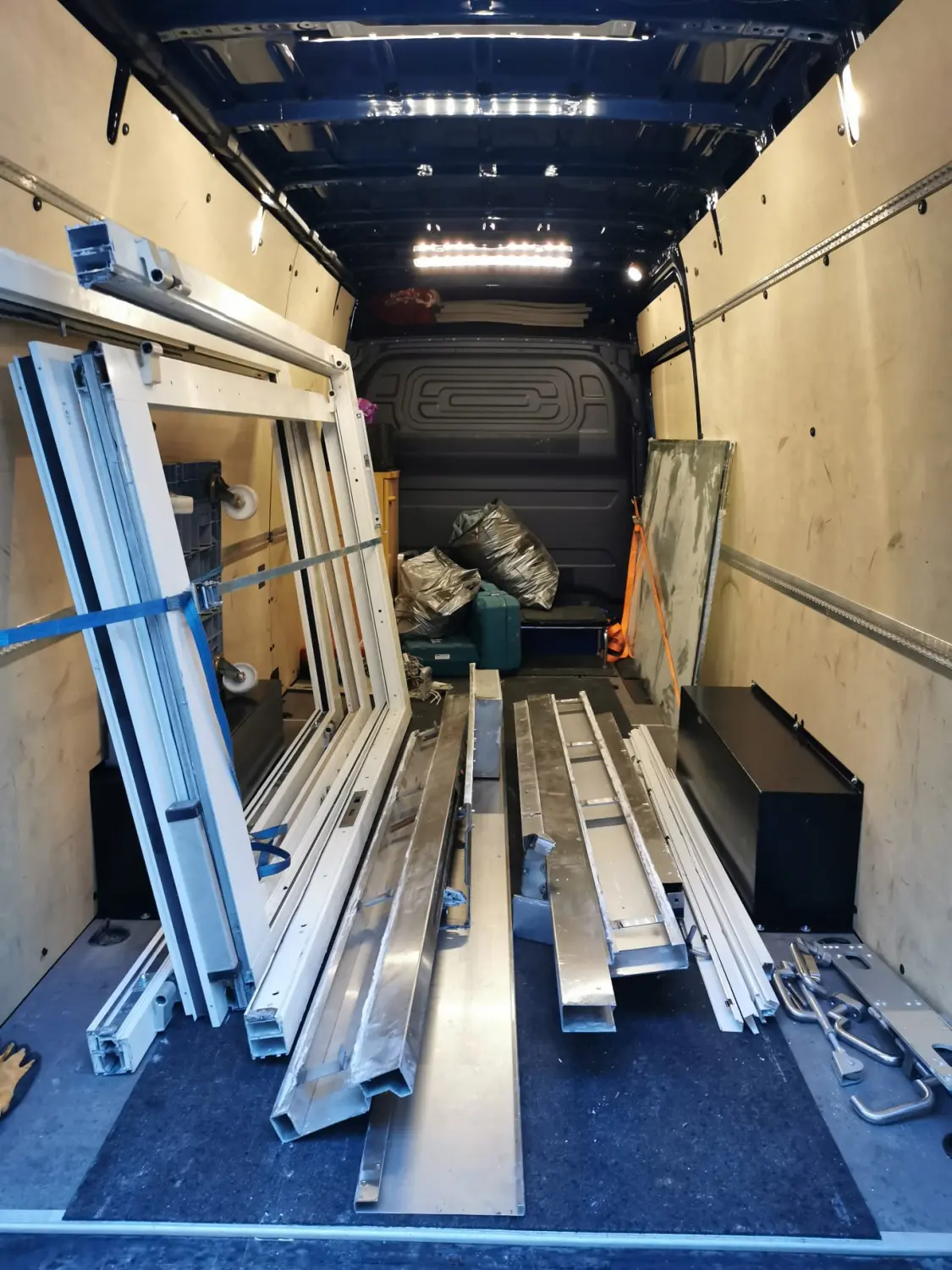 Industriemontage von Emin Abi Transporte